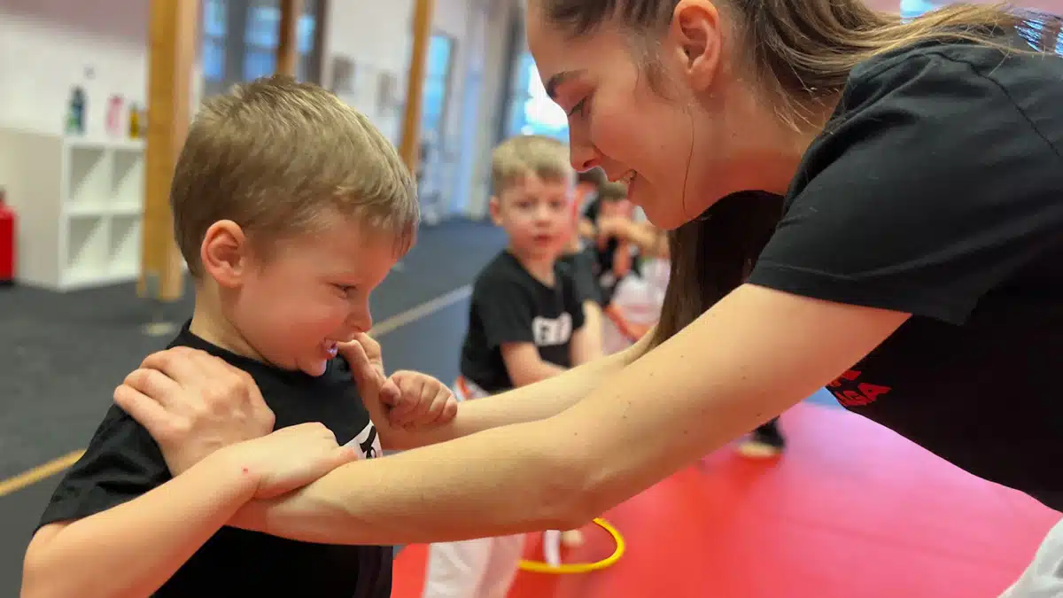 Alpha Krav Maga! Effektive Selbstverteidigung für Kinder, Jugendliche und Erwachsene bei den Krav Maga Experten Kaiserslautern, Karlsruhe und Leimen (Heidelberg). Alpha Krav Maga! Effektive Selbstverteidigung für Kinder, Jugendliche und Erwachsene bei den Krav Maga Experten Kaiserslautern, Karlsruhe und Leimen (Heidelberg).